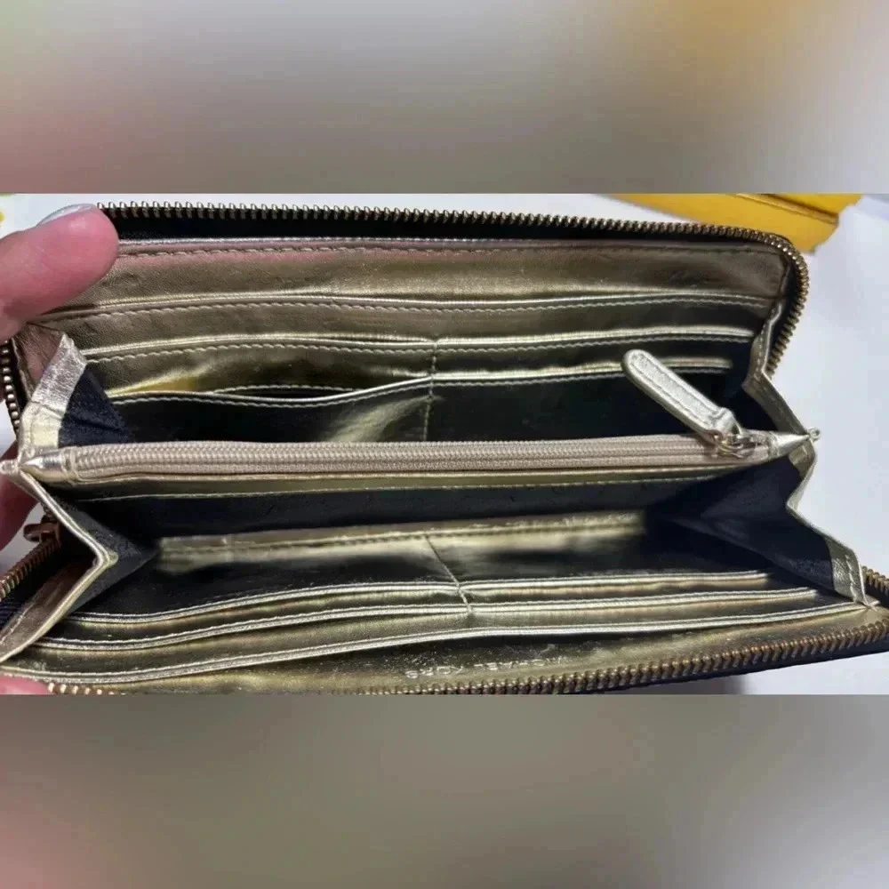 Michael Kors zippy wallet